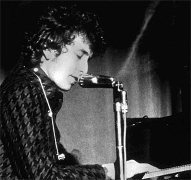 Dylan vid piano
